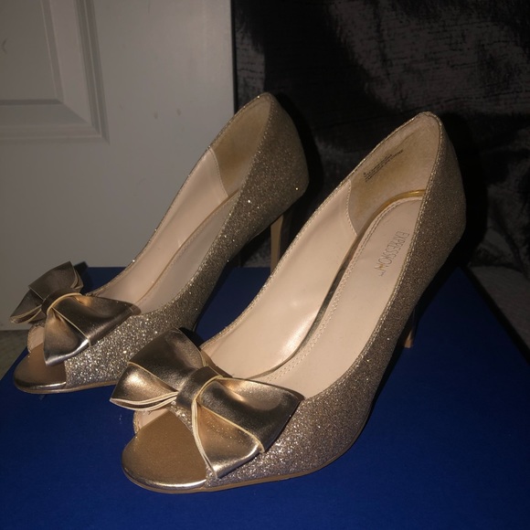 Gold Sparkly Heels with Bow - Picture 6 of 6